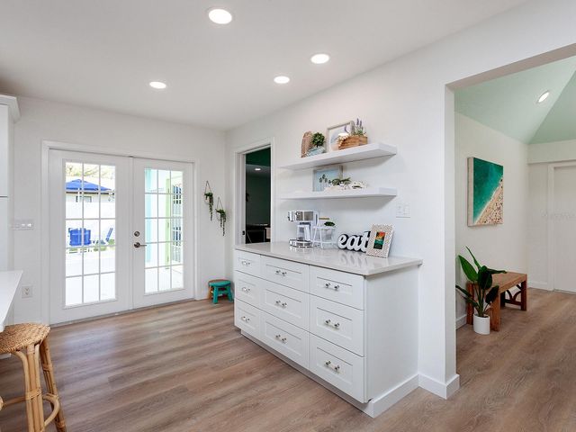 3049 WOOD STREET, Sarasota, FL 34237