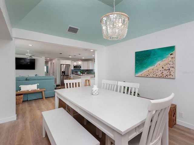 3049 WOOD STREET, Sarasota, FL 34237