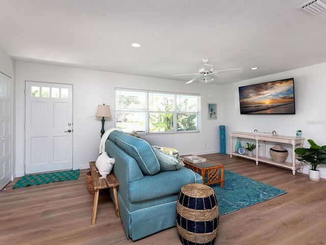 3049 WOOD STREET, Sarasota, FL 34237