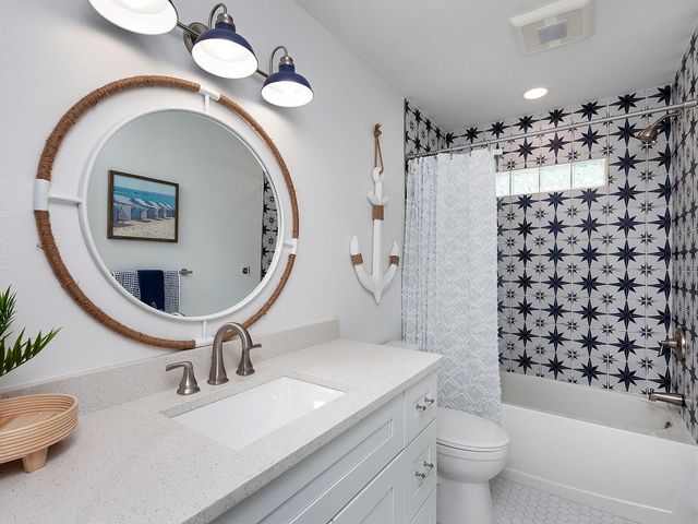 3049 WOOD STREET, Sarasota, FL 34237