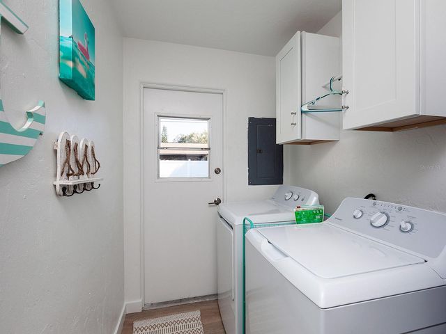 3049 WOOD STREET, Sarasota, FL 34237