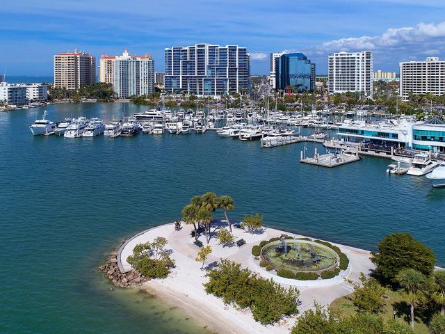 3049 WOOD STREET, Sarasota, FL 34237