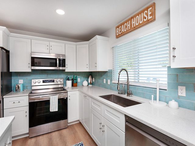 3049 WOOD STREET, Sarasota, FL 34237