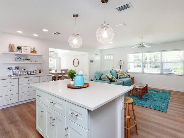 3049 WOOD STREET, Sarasota, FL 34237