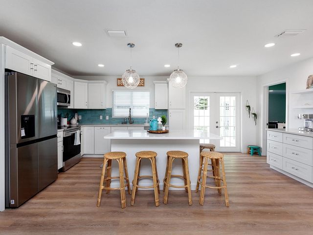 3049 WOOD STREET, Sarasota, FL 34237