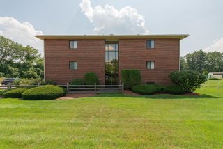 433 Abbott Farm Lane, Hudson, NH 03051