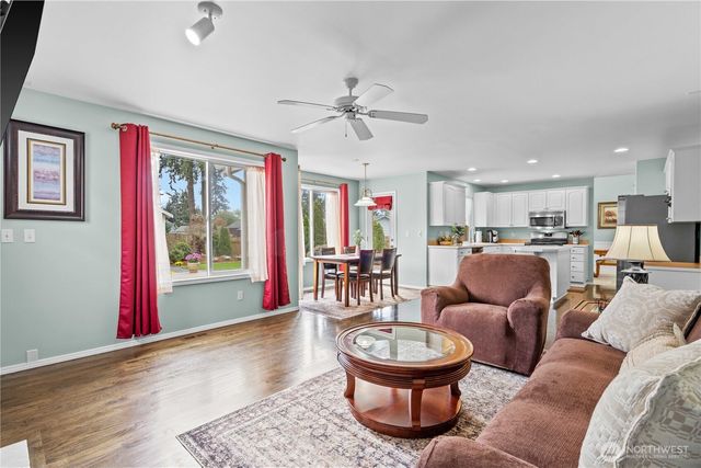 2372 S 284th Court, Federal Way, WA 98003