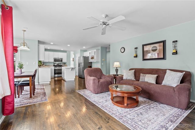 2372 S 284th Court, Federal Way, WA 98003