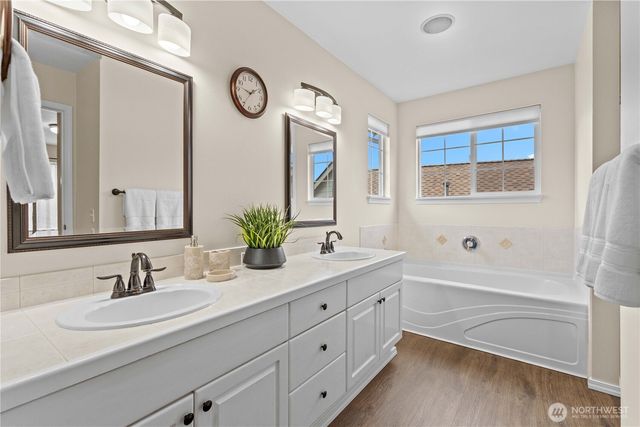 2372 S 284th Court, Federal Way, WA 98003