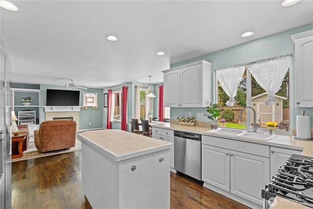 2372 S 284th Court, Federal Way, WA 98003