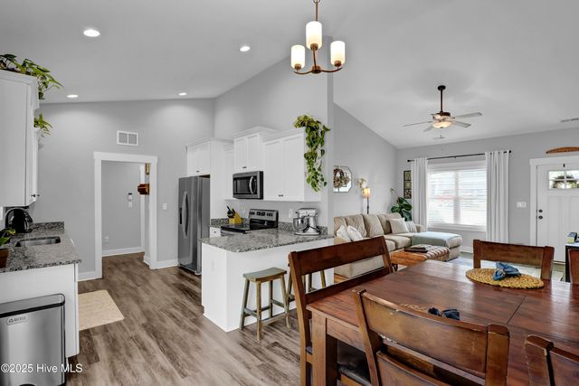 306 Holbrook Lane, Hubert, NC 28539