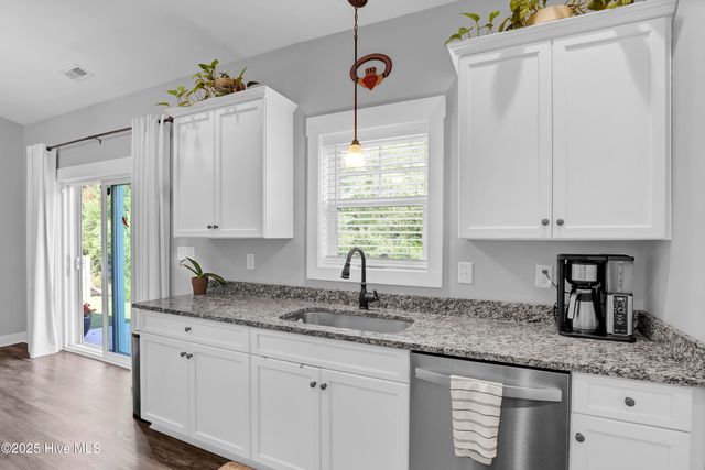 306 Holbrook Lane, Hubert, NC 28539