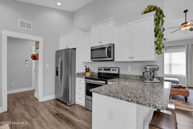 306 Holbrook Lane, Hubert, NC 28539