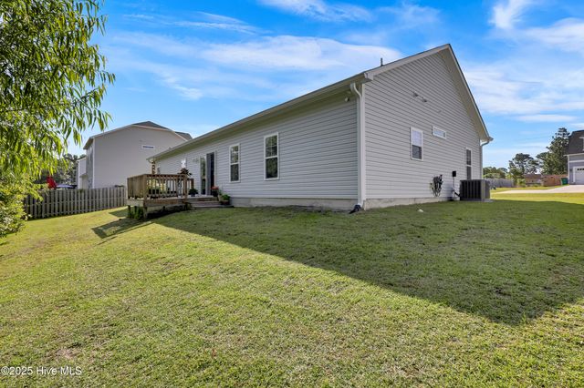 306 Holbrook Lane, Hubert, NC 28539