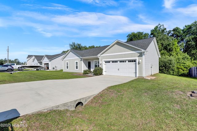 306 Holbrook Lane, Hubert, NC 28539