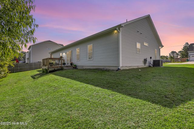 306 Holbrook Lane, Hubert, NC 28539