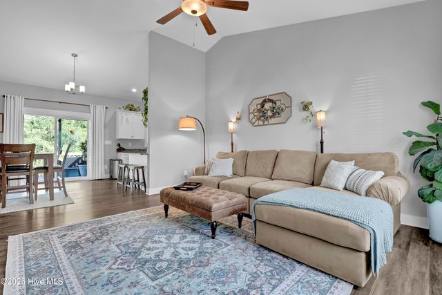306 Holbrook Lane, Hubert, NC 28539