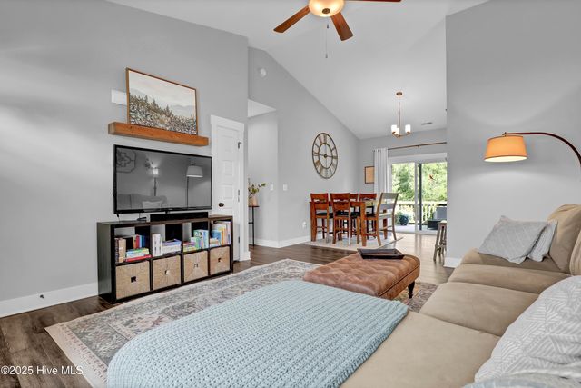 306 Holbrook Lane, Hubert, NC 28539