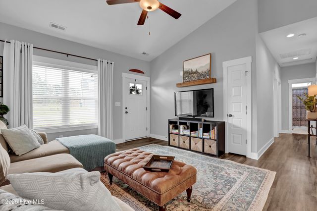 306 Holbrook Lane, Hubert, NC 28539