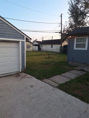 2043 Alta Vista Street, Houston, TX 77023