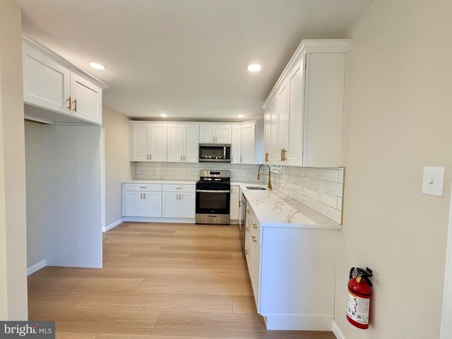 806 SUNSET DR, Somerdale, NJ 08083