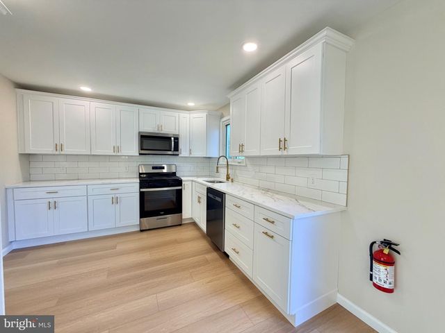 806 SUNSET DR, Somerdale, NJ 08083