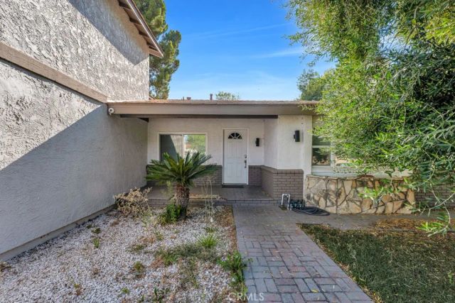 10122 Jovita Avenue, Chatsworth, CA 91311