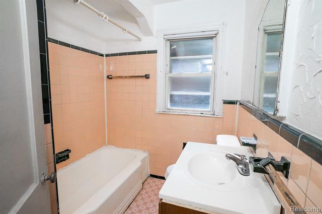 4224 W Davison, Detroit, MI 48238