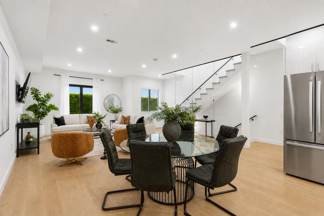 908 woodside, Redwood City, CA 94061