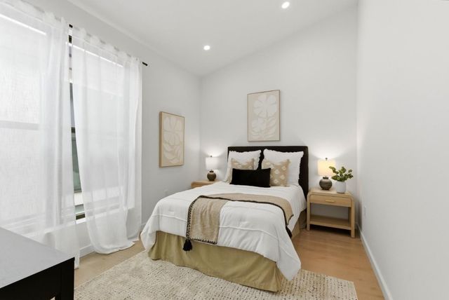 908 woodside, Redwood City, CA 94061