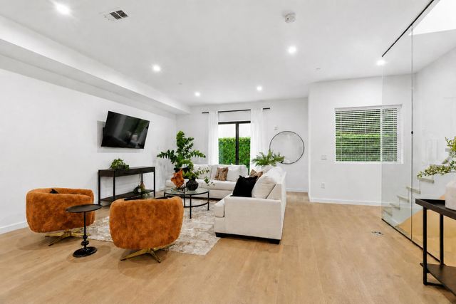 908 woodside, Redwood City, CA 94061