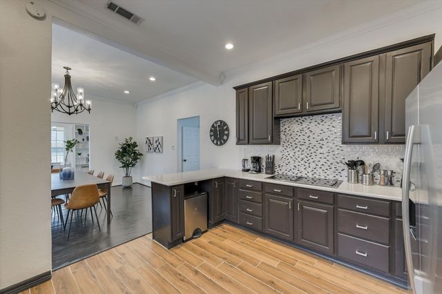 909 Elsbeth Street, Dallas, TX 75208