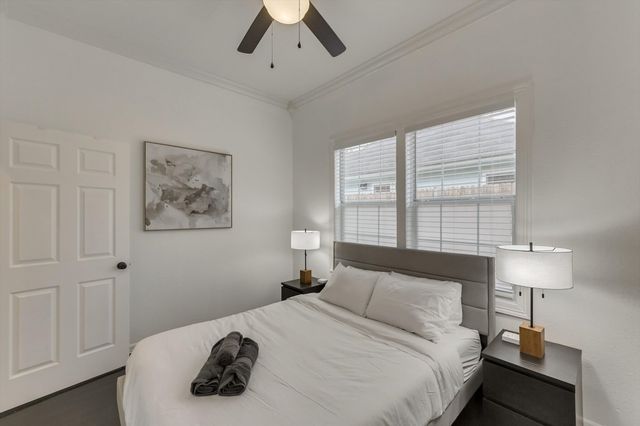 909 Elsbeth Street, Dallas, TX 75208