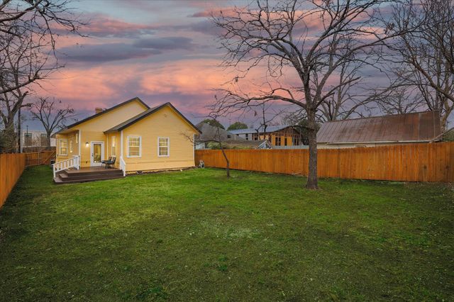 909 Elsbeth Street, Dallas, TX 75208