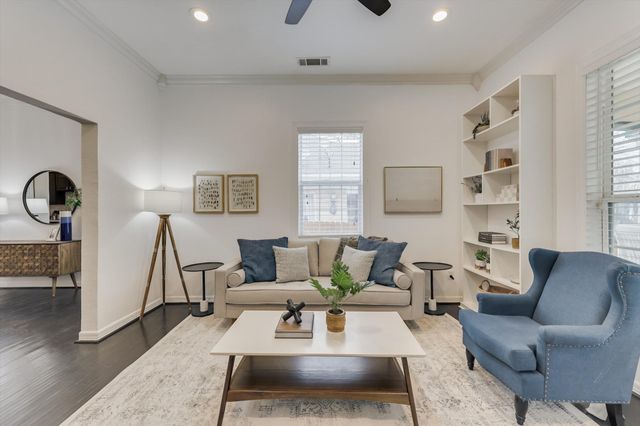 909 Elsbeth Street, Dallas, TX 75208