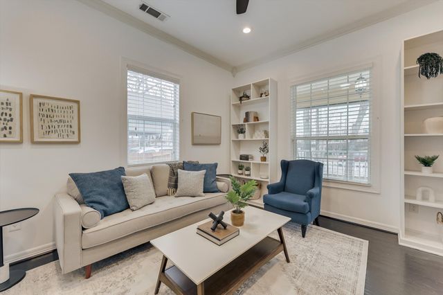 909 Elsbeth Street, Dallas, TX 75208