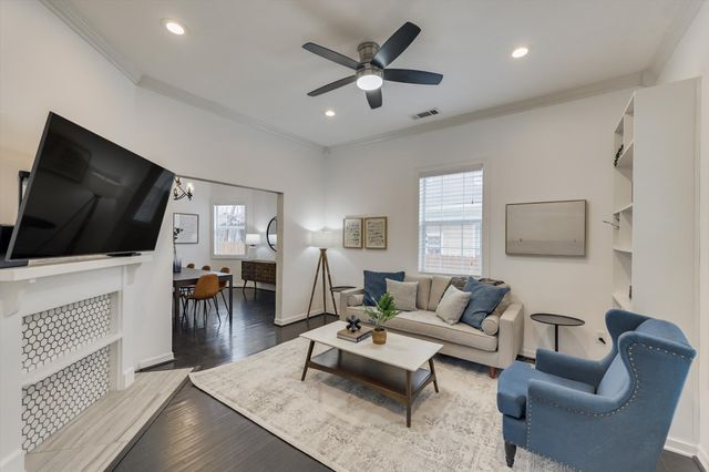 909 Elsbeth Street, Dallas, TX 75208