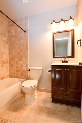 1527 Mariner Drive, Walled Lake, MI 48390