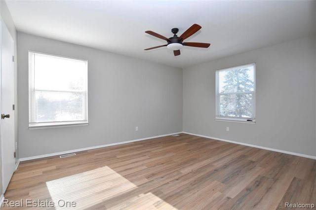 1527 Mariner Drive, Walled Lake, MI 48390