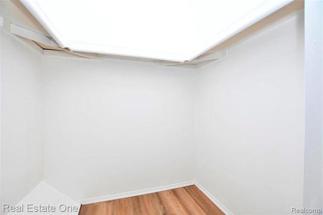 1527 Mariner Drive, Walled Lake, MI 48390