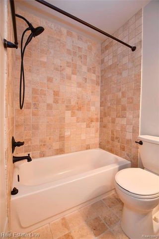 1527 Mariner Drive, Walled Lake, MI 48390