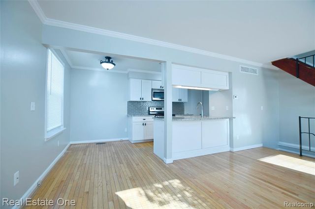 1527 Mariner Drive, Walled Lake, MI 48390