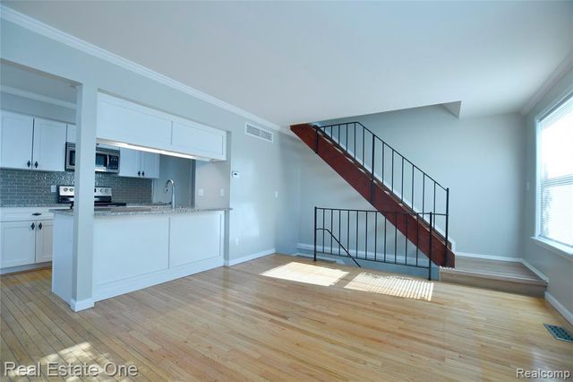 1527 Mariner Drive, Walled Lake, MI 48390