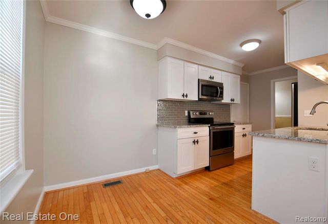 1527 Mariner Drive, Walled Lake, MI 48390
