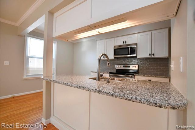 1527 Mariner Drive, Walled Lake, MI 48390