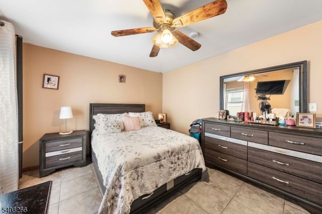 526 Jackson Ave, Elizabeth City, NJ 07201