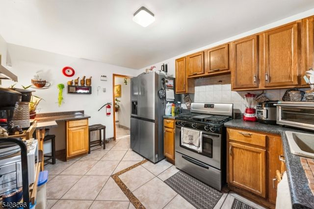 526 Jackson Ave, Elizabeth City, NJ 07201
