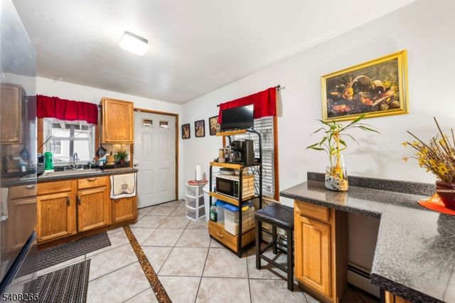 526 Jackson Ave, Elizabeth City, NJ 07201