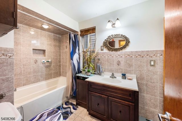 526 Jackson Ave, Elizabeth City, NJ 07201