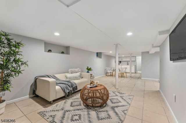 526 Jackson Ave, Elizabeth City, NJ 07201